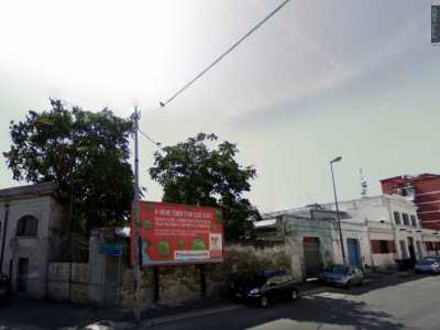 E nei quartieri pi� periferici la situazione non cambia. Nel 2021 su corso Vittorio Veneto, ad angolo con via Oreste Pietro, i capannoni del negozio d�arredamento Fratelli Conte sono stati demoliti...